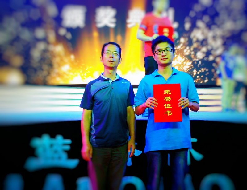 我校特等奖学生与指导老师 我校特等奖学生与指导老师